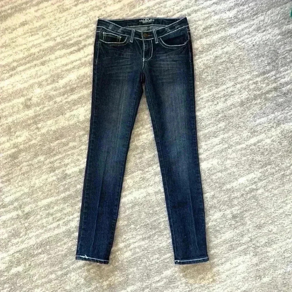 Skinny Jeans with Detailed Pockets & Stitching - Picture 2 of 5